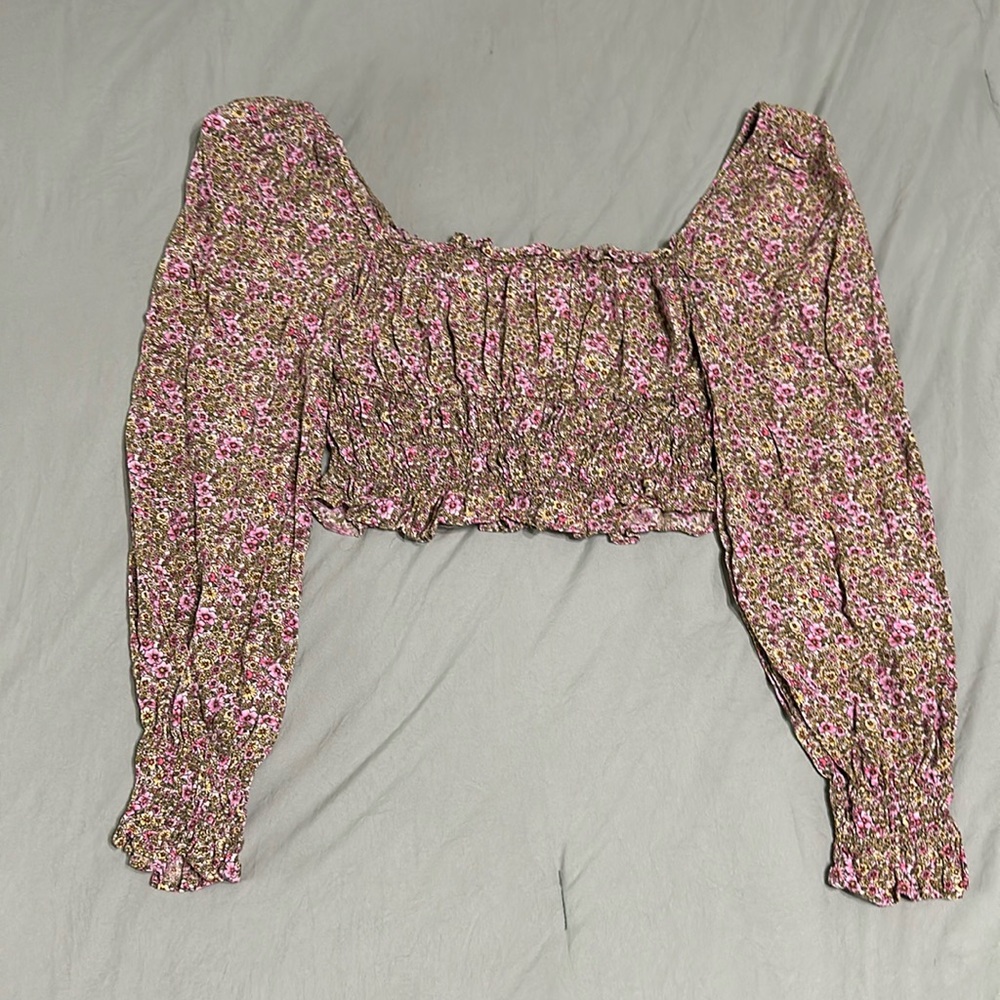 H&M cropped floral long sleeve. M.